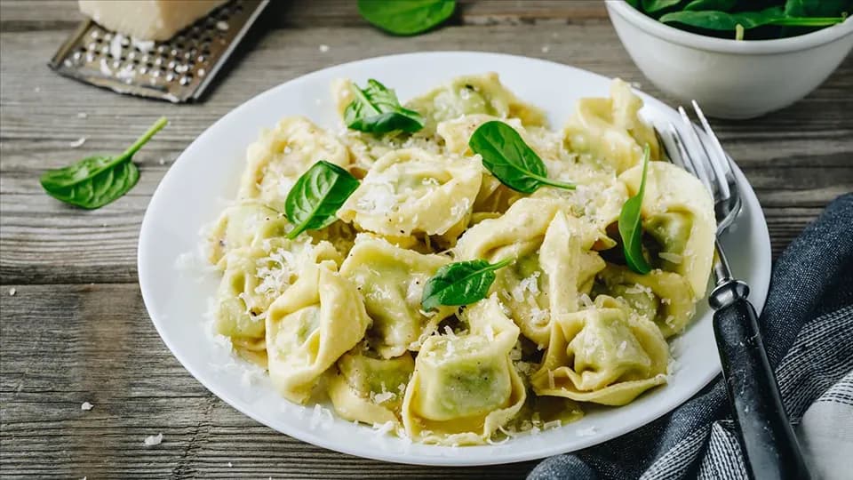 Ravioli ricotta e szpinak